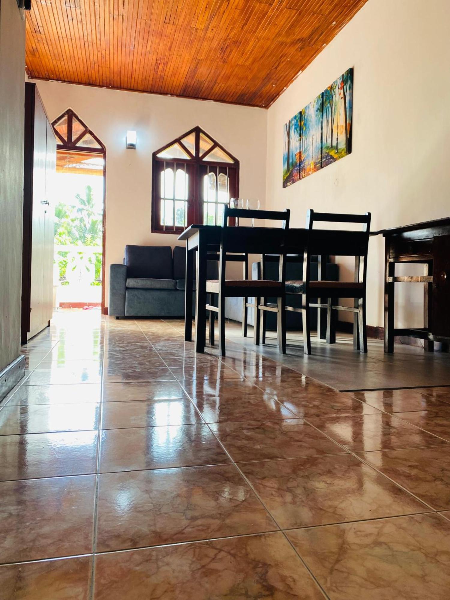 AlsonVilla Tourist Guest House Hikkaduwa Extérieur photo