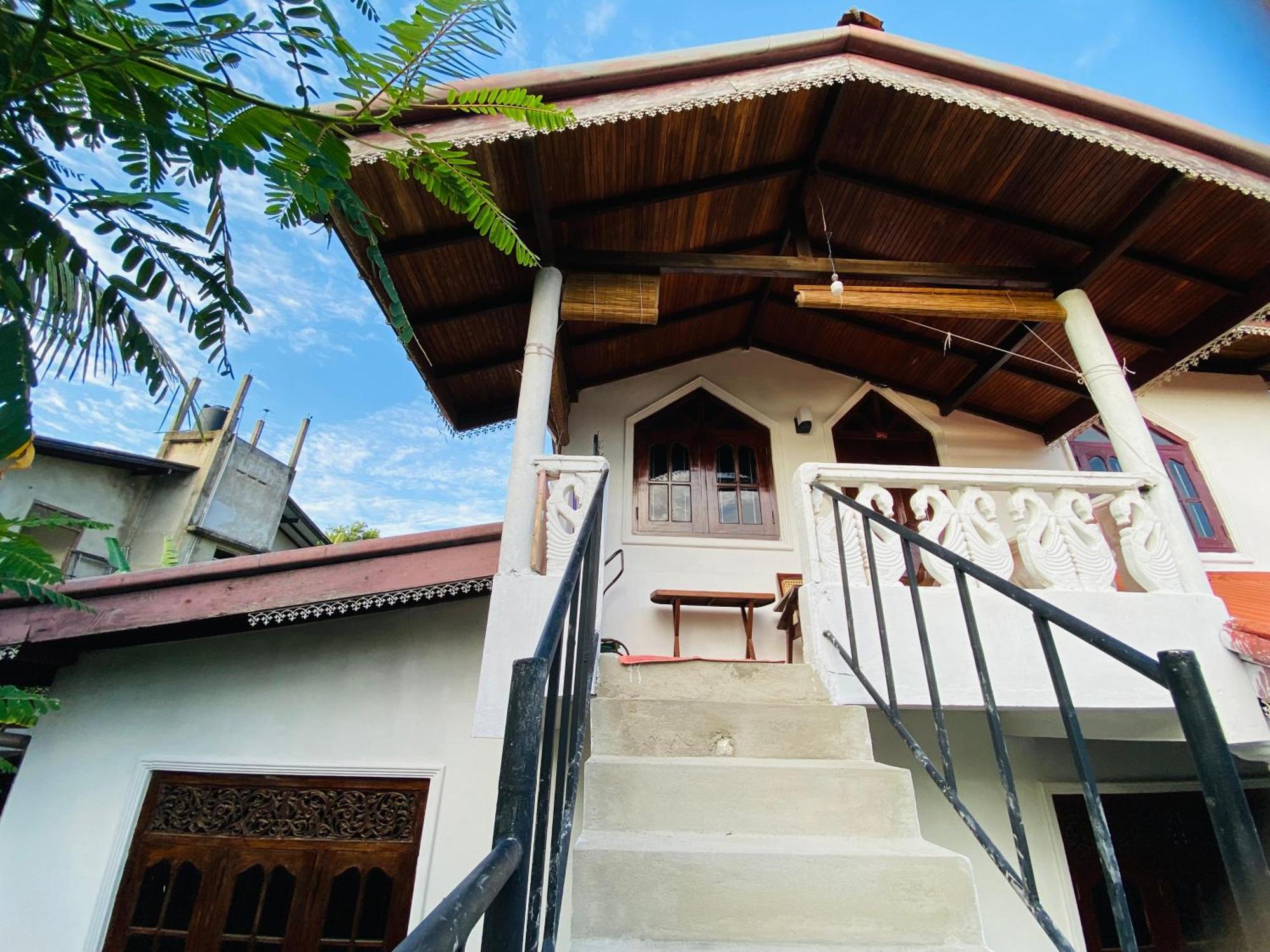 AlsonVilla Tourist Guest House Hikkaduwa Extérieur photo